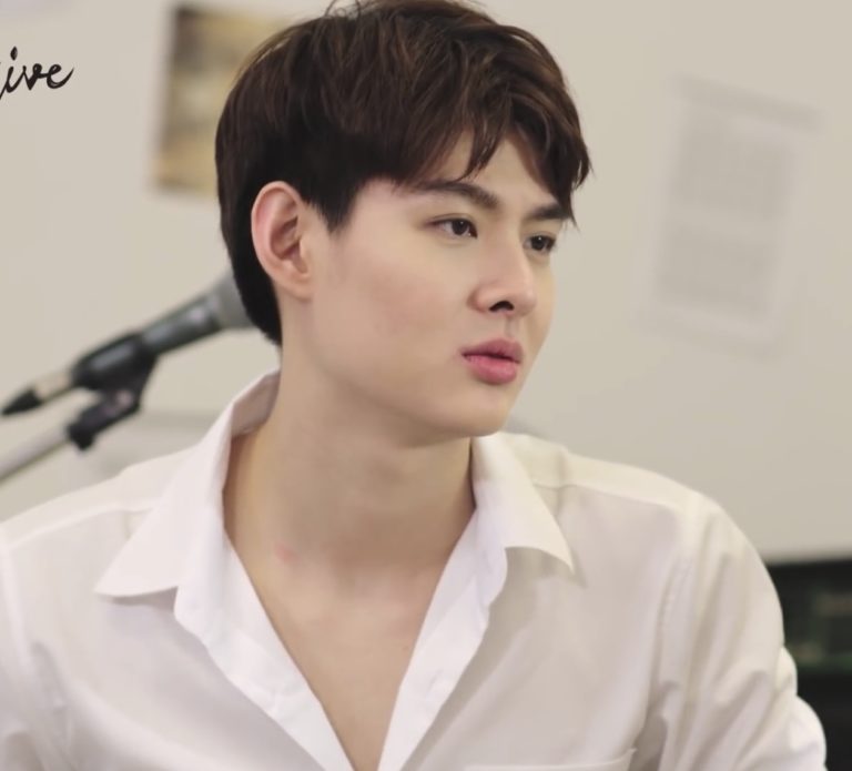 MV5BOTUwNTkwNmYtNzkxMy00NzU4LWI0NjQtODBhNjY0_