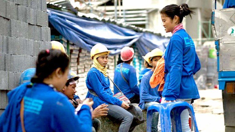 Thailand-agrees-work-permit-easing-to-address-labour-shortages-BK-25.06.12_w