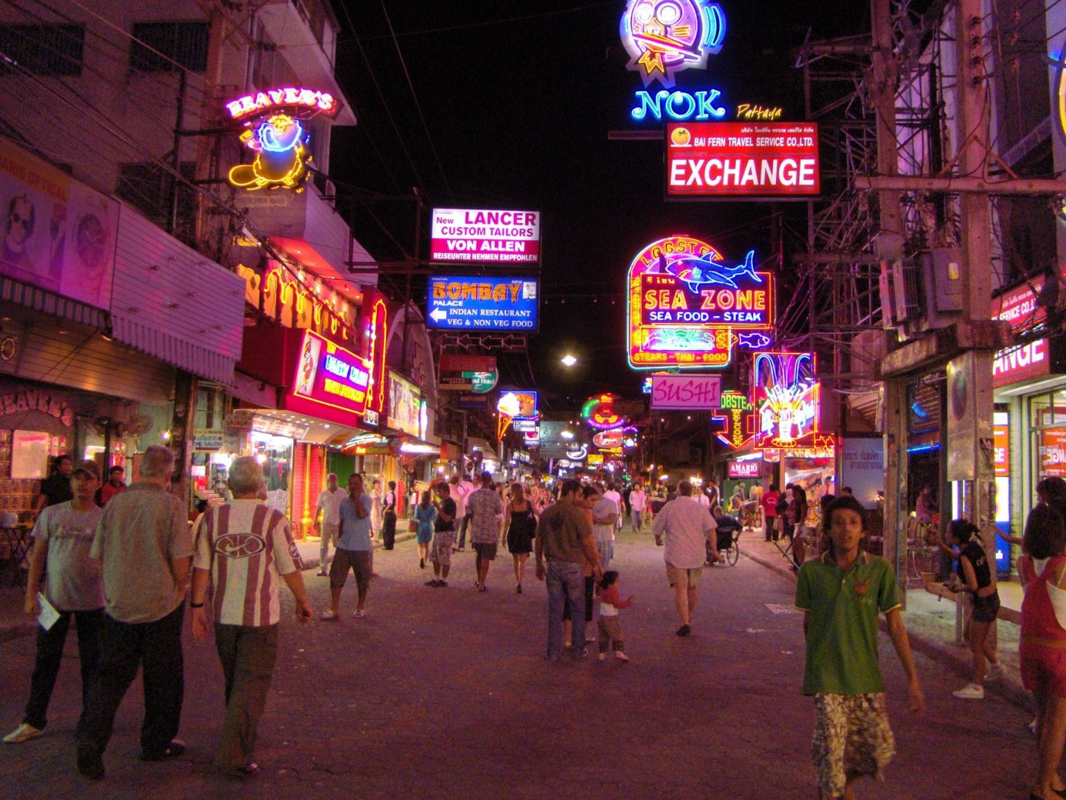 Walking_streetpattayaTHAILAND_-_panoramio.thumb.jpg.02ccec801cbb2ffca25c7a15ef4407b1