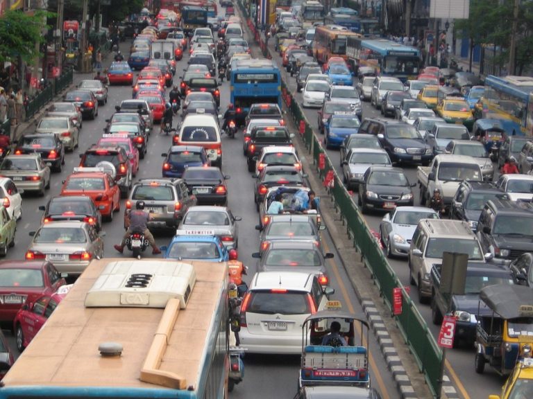 Bangkok_traffic_by_g-hat.thumb.jpg.892ade1794e646f6f1c1580b320a9266