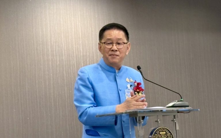 ThaiPublica_ประเสริฐ-จันทรรวงทอง-รองนายกฯ-รมว.ดีอี-scaled