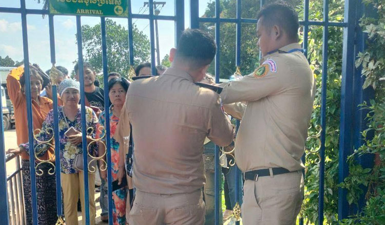 Cambodia-continues-to-block-the-import-of-vegetables-and-fruit-at-O-Smach-and-Choam-border-gates