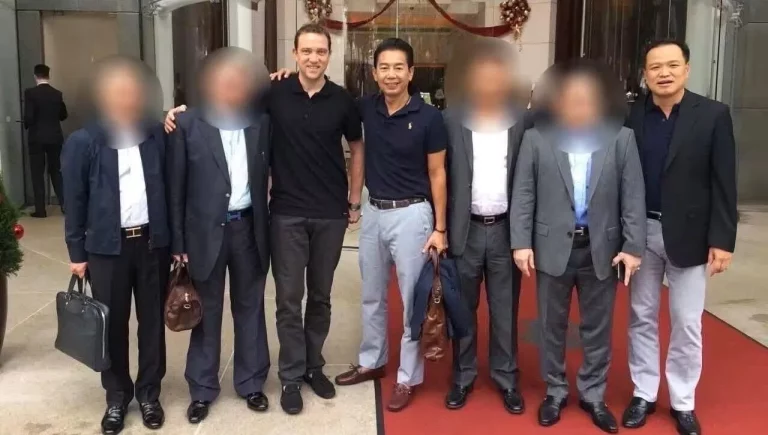 Anutin-Charnvirakul-and-Ben-Smith-photo-PPTVHD36-e1764832813185