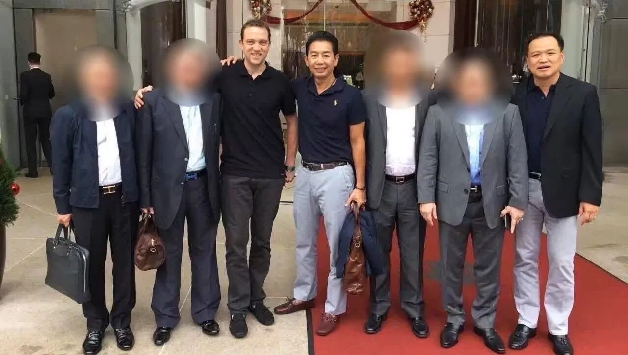 Anutin-Charnvirakul-and-Ben-Smith-photo-PPTVHD36-e1764832813185