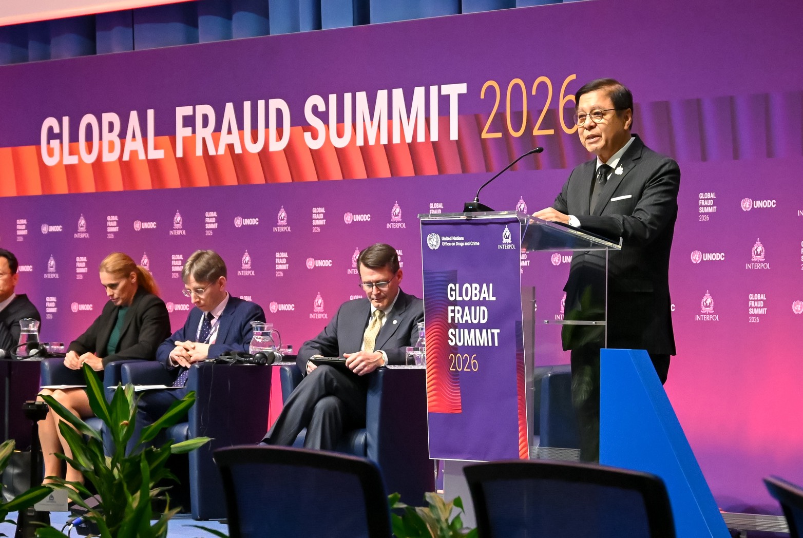 b7fab504-2980-4266-be37-2bb0388b742a