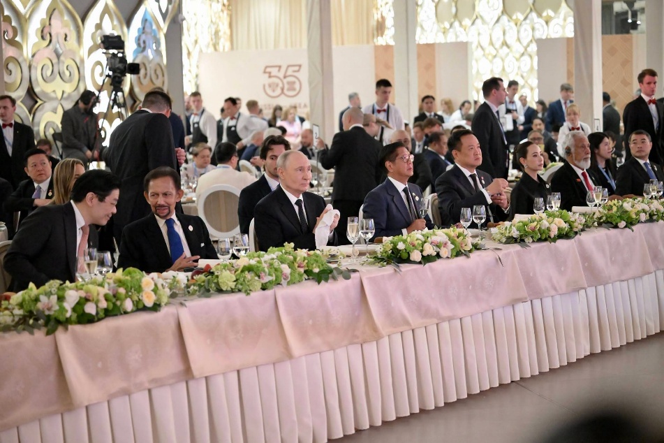 the-image-depicts-a-formal-banquet-seated-with-a-d