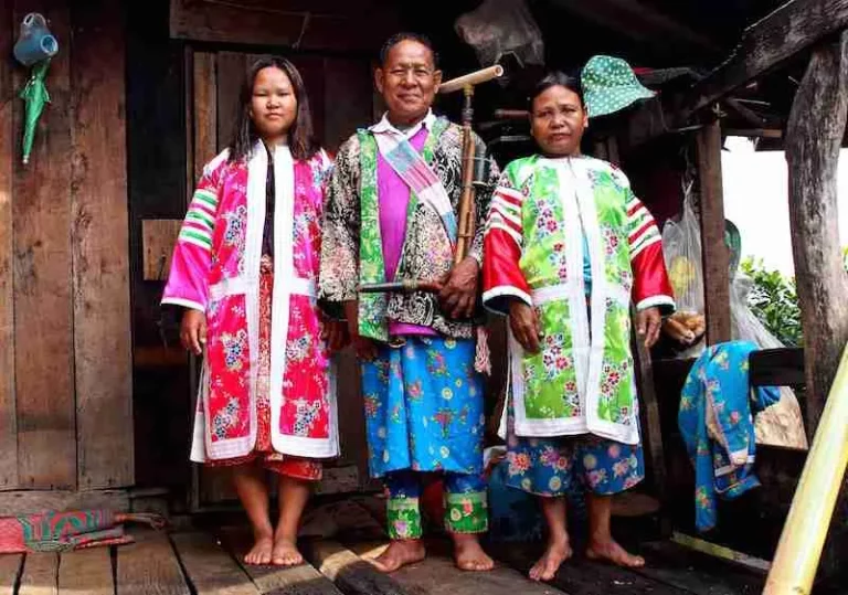 lahu-family-green-trails