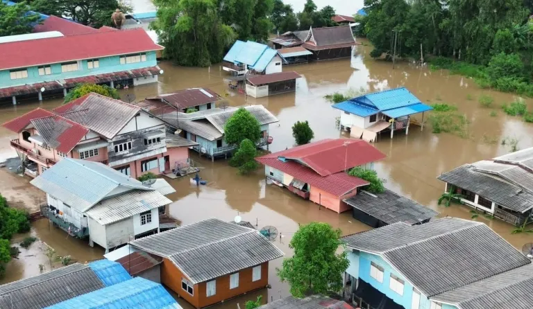 Floods-in-Thailand-photo-Naewna-e1791953576498